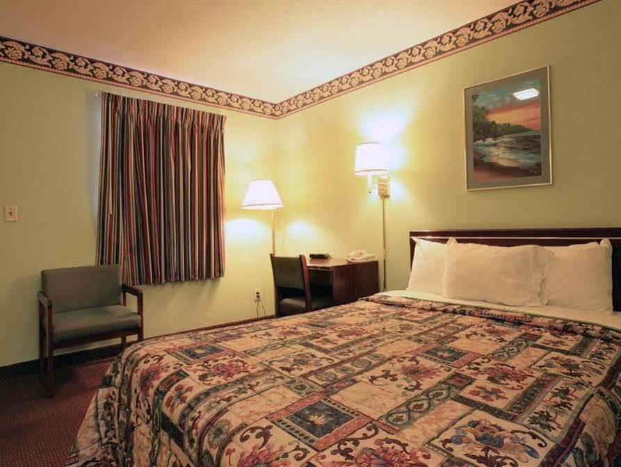 Regency Motel *